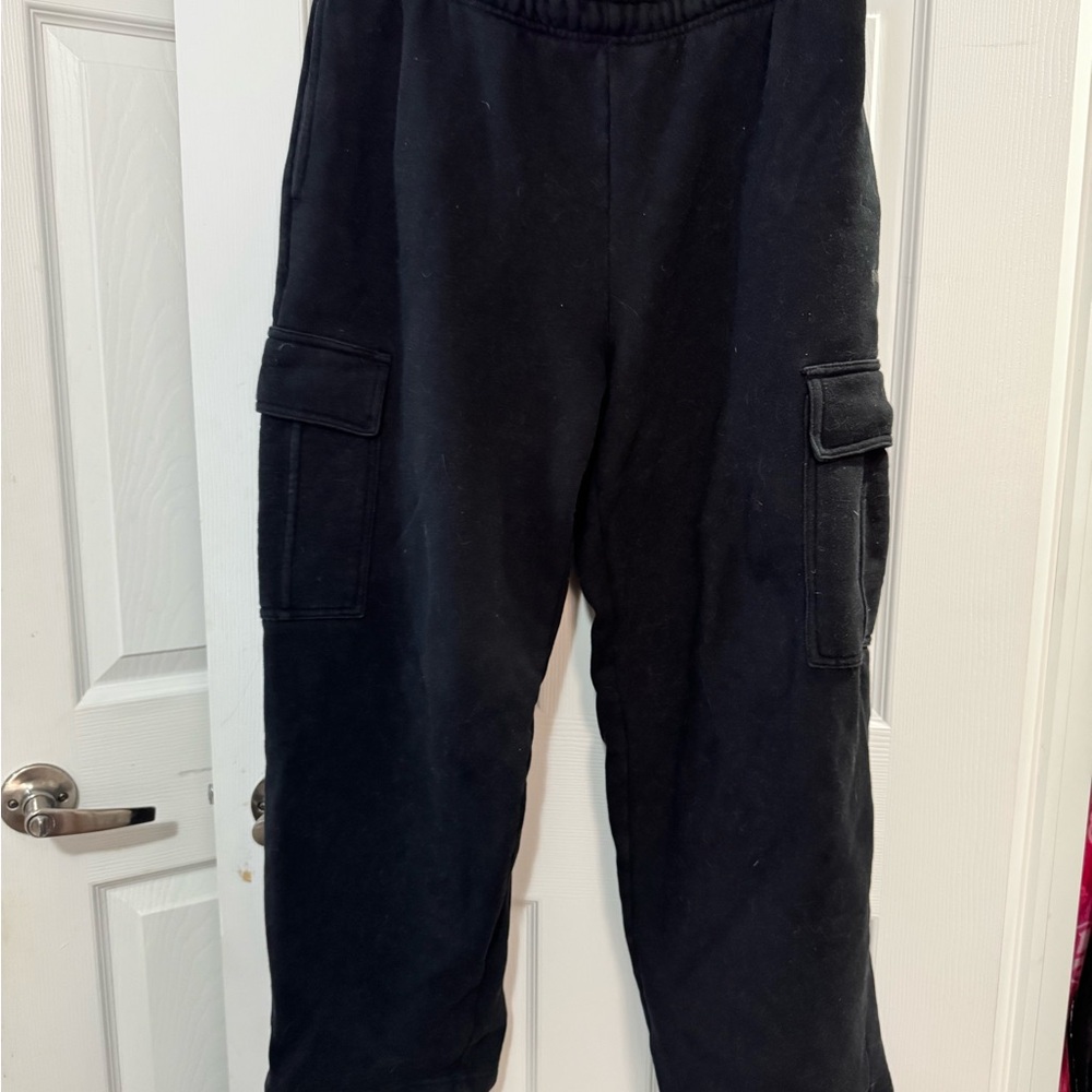 TNA mega cargo sweatpants- black